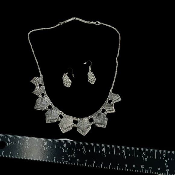 Hammered Silver-Tone Geometric Black Striped Necklace & Earring Set - Picture 11 of 14